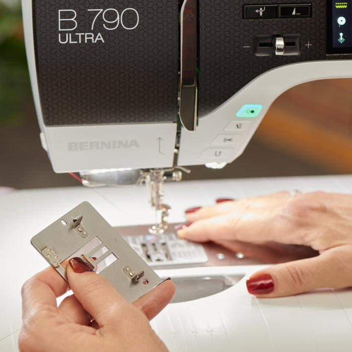 Automatic Stitch Plate Recognition with sensor stitch plate on the BERNINA 790 ULTRA