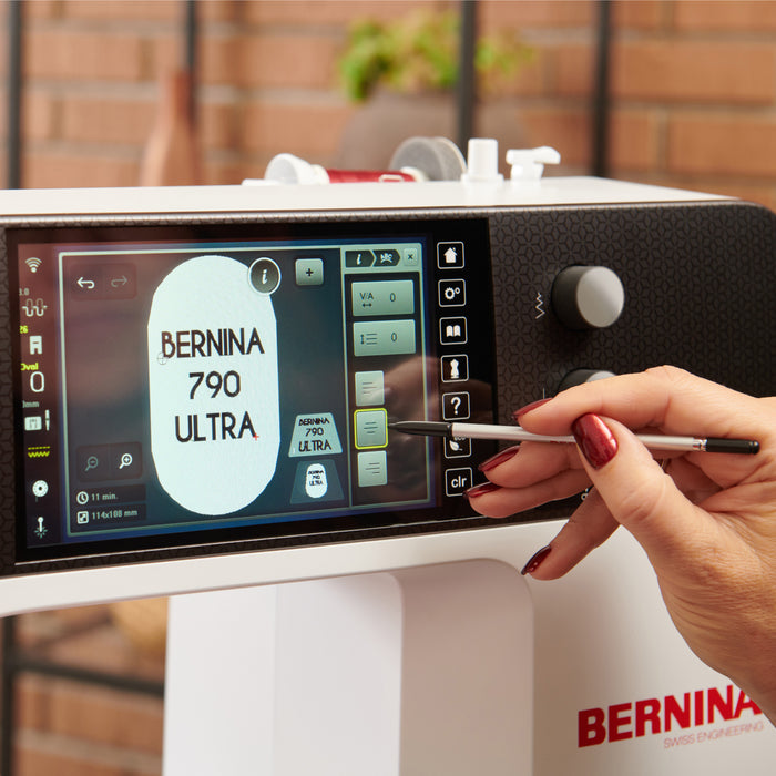 Aligning and distributing embroidery designs on the BERNINA 790 ULTRA