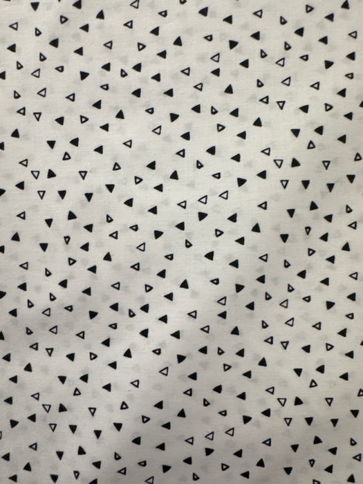CW Merlot Triangles Black on White