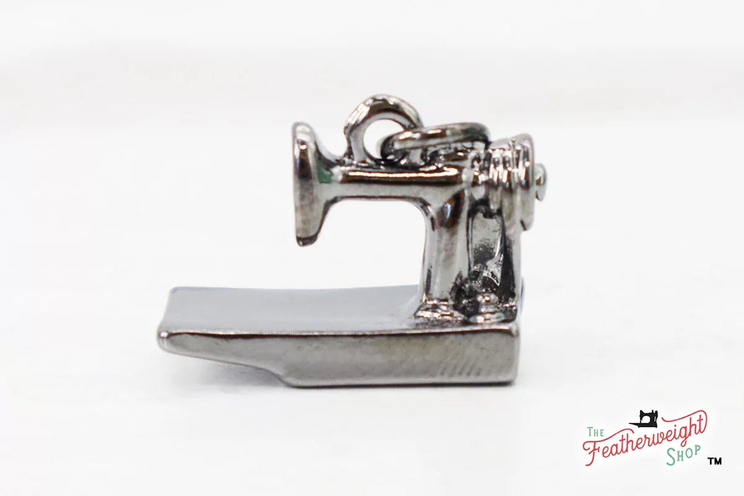 Zipper Pull- Featherweight 221