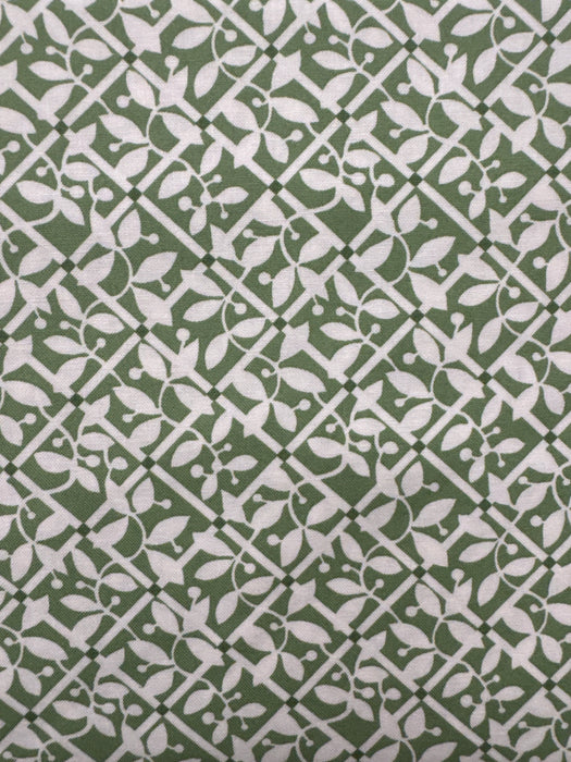 MO Shoreline Green Lattice and Leaves