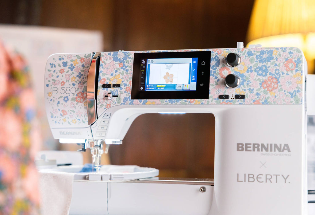 BERNINA 580 Liberty Edition color touch screen and controls