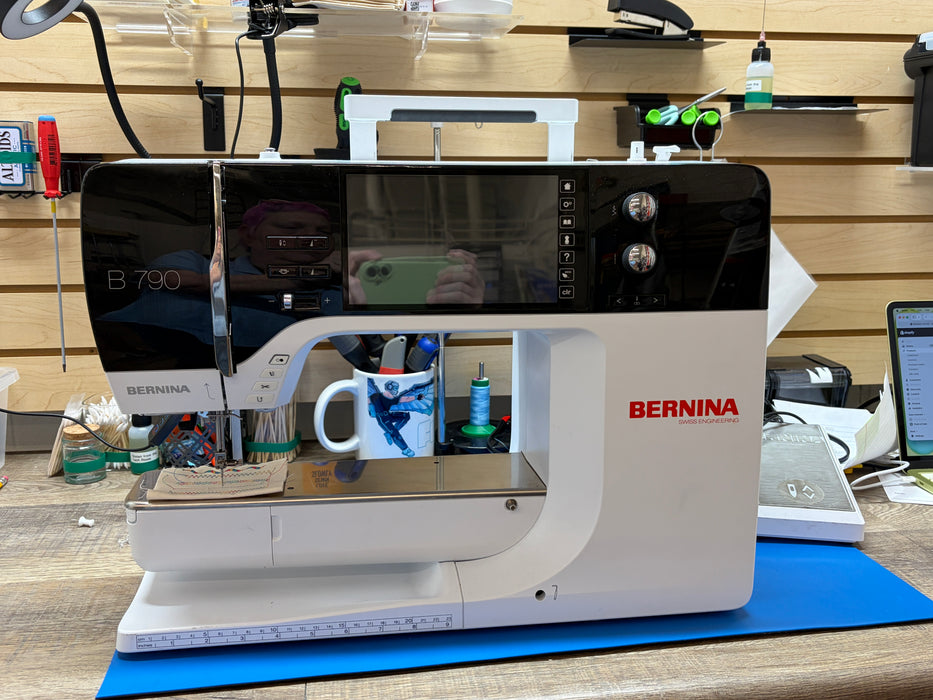 Bernina B790 - Previously Loved