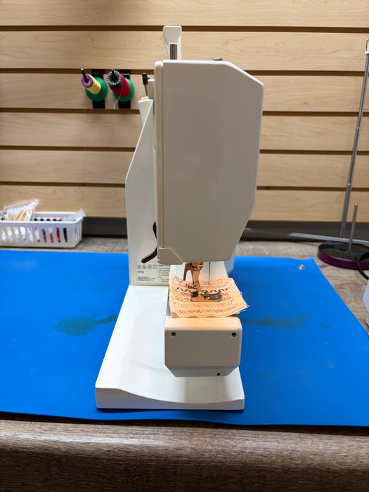 Bernina 1230 - Previously Loved