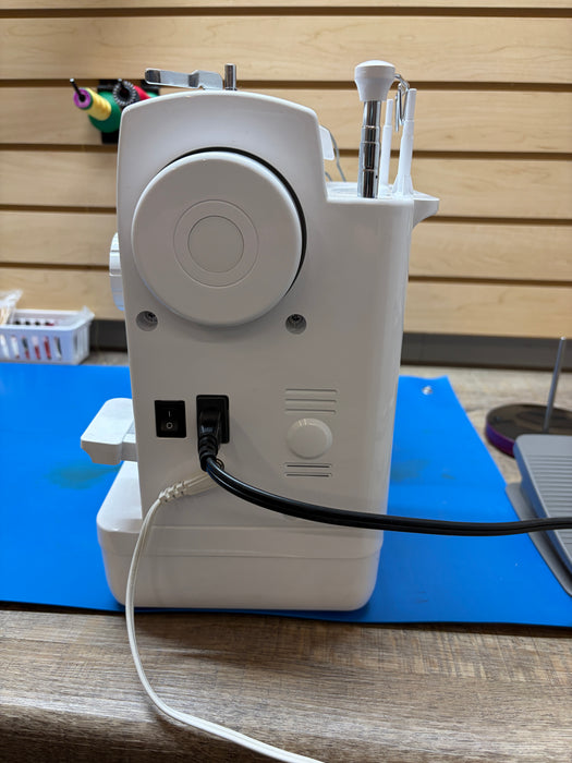 Baby Lock Accomplish - Previously Loved