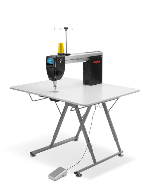 BERNINA Q 20 on the Foldable Table, front view