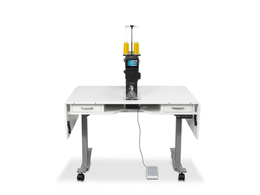 BERNINA Q 20 on the Standard Table by Horn, front view