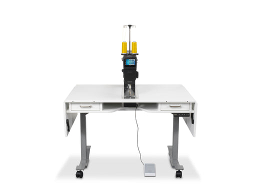 BERNINA Q 20 on the Standard Table by Horn, front view