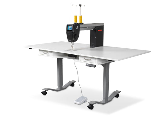 BERNINA Q 20 on the Horn table with extension leaves